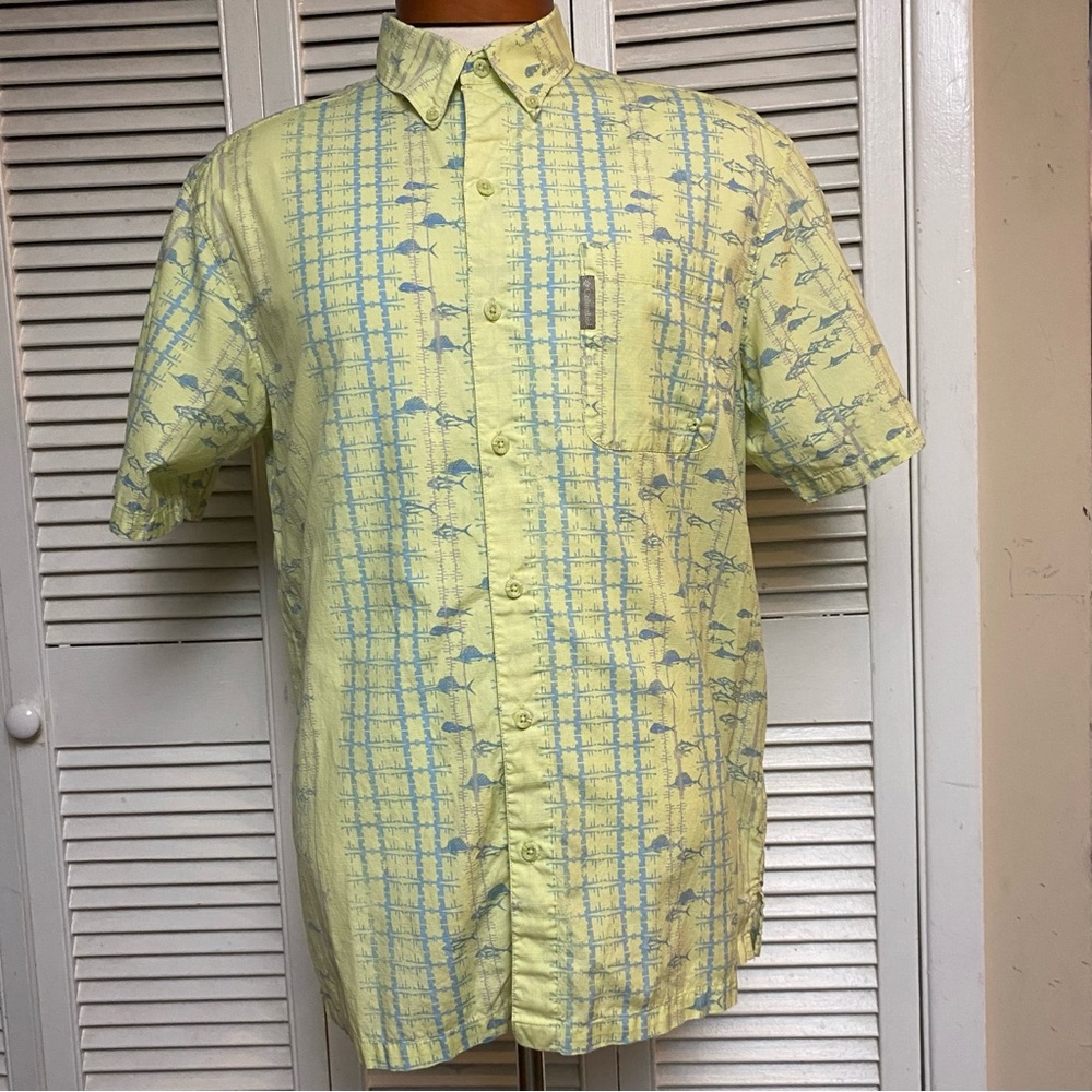 Columbia Size Medium Outdoor Shirt Vented Back Short Sleeve Fish Button Down